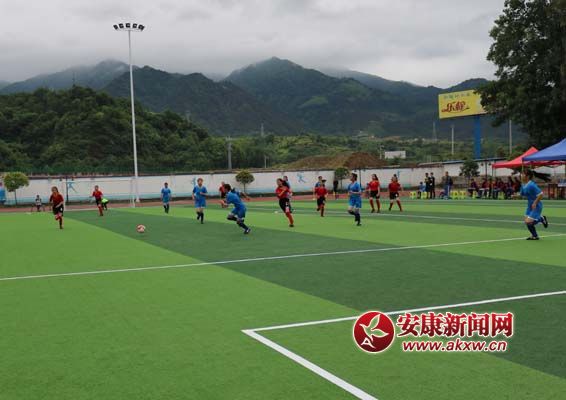 女子足球決賽現場。楊登武 攝.jpg