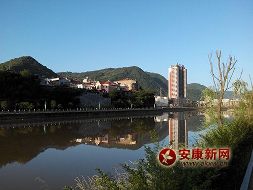 �̺��{�죬ɽˮƽ��