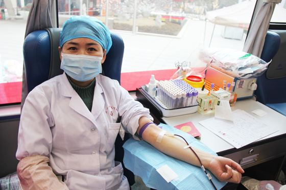 醫者仁心 大愛無疆 挽袖獻血 守護生命 ——安康市人民醫院開展冬季愛心獻血活動