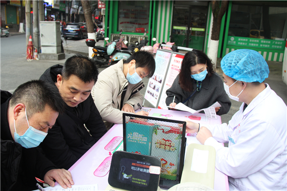 用熱血為冬日儲備一份溫暖 ——漢濱區委區政府組織開展冬季應急獻血活動
