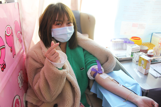 血液是生命的禮物——中國聯(lián)通安康市分公司、安康大數(shù)據(jù)運(yùn)營有限公司聯(lián)合開展冬季應(yīng)急獻(xiàn)血活動(dòng)