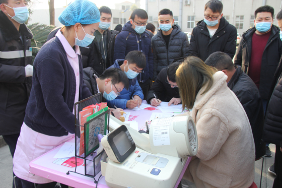 血液是生命的禮物——中國聯(lián)通安康市分公司、安康大數(shù)據(jù)運(yùn)營有限公司聯(lián)合開展冬季應(yīng)急獻(xiàn)血活動(dòng)