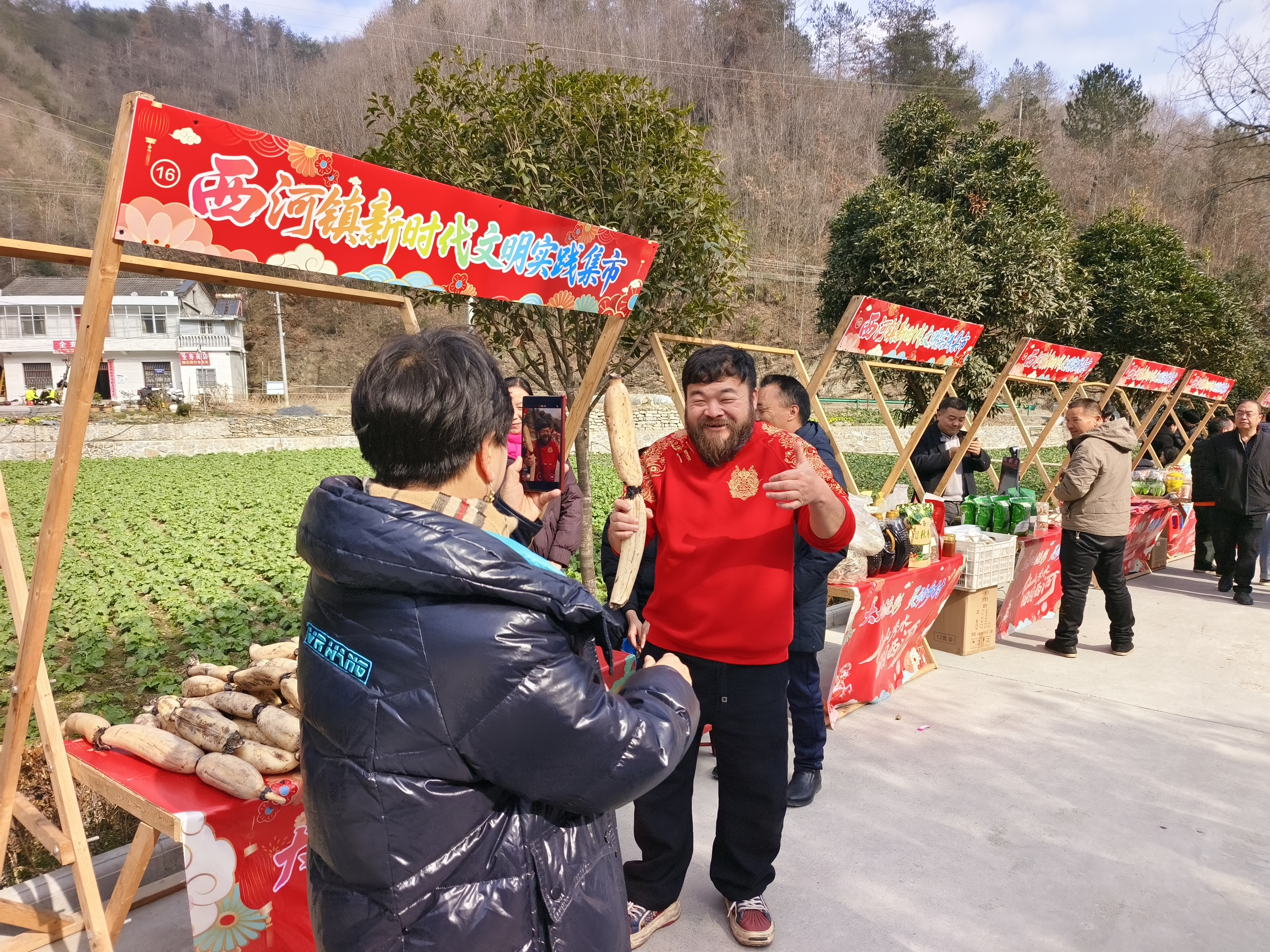 “三農(nóng)”主播助農(nóng)促銷