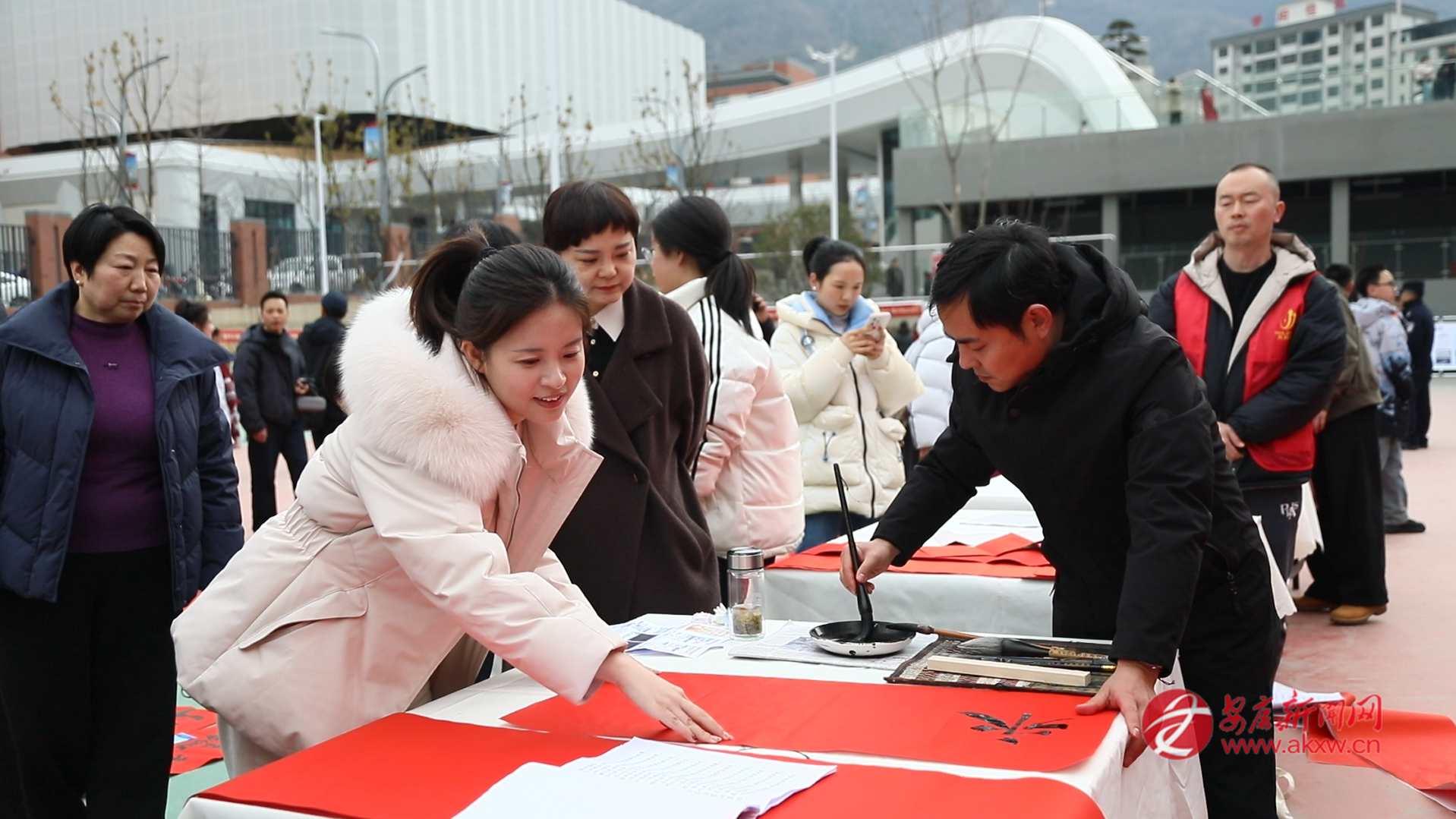 書法家揮毫潑墨